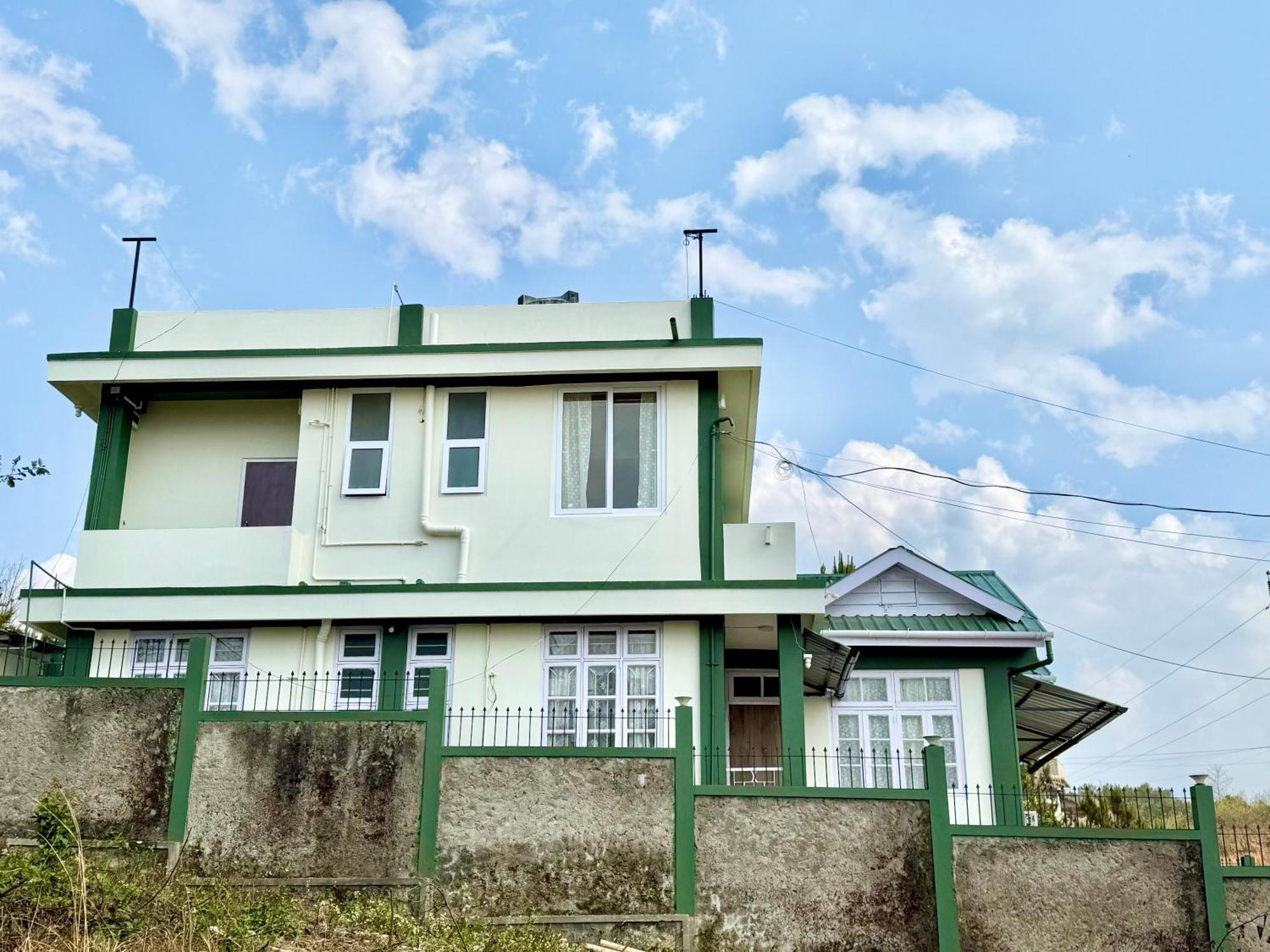 Yepplo Holiday Home - Complimentary Breakfast - 24 Hrs Caretaker & Power Backup Shillong Bagian luar foto